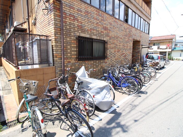 物件外観写真5　(駐輪場)