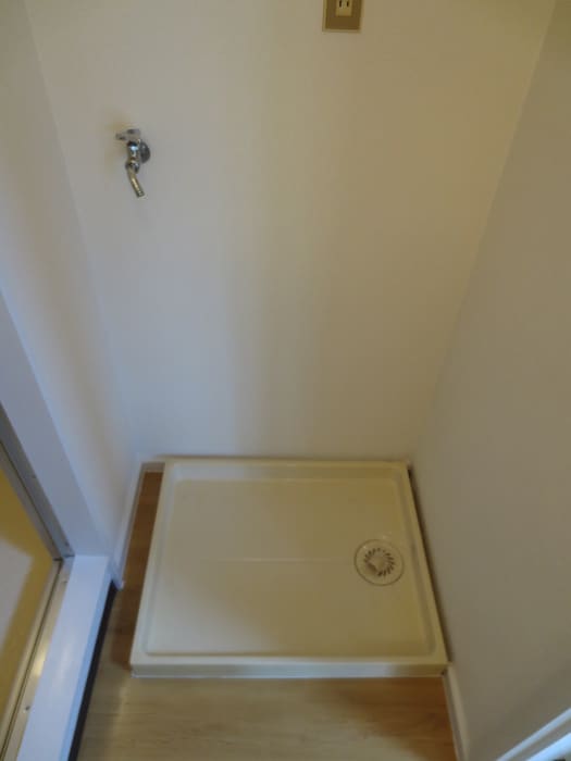 物件内観写真16　(洗濯機置場)