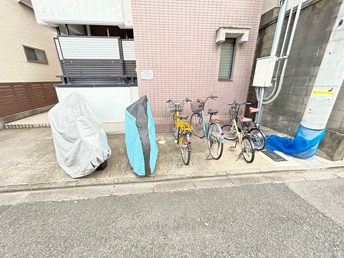 物件外観写真4　(駐輪場)