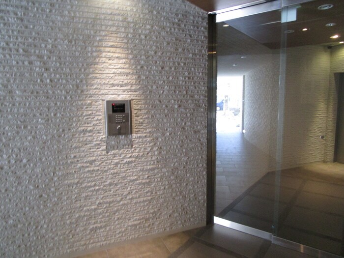 物件外観写真6　(エントランス部分)