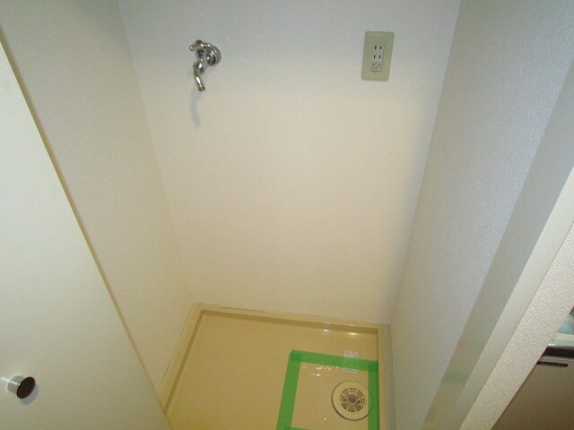 物件内観写真10　(洗濯機置場)