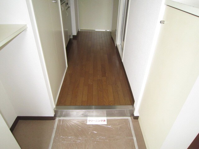 物件内観写真16　(玄関)