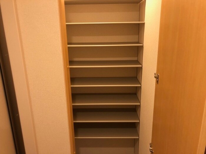 物件内観写真13　(靴箱)