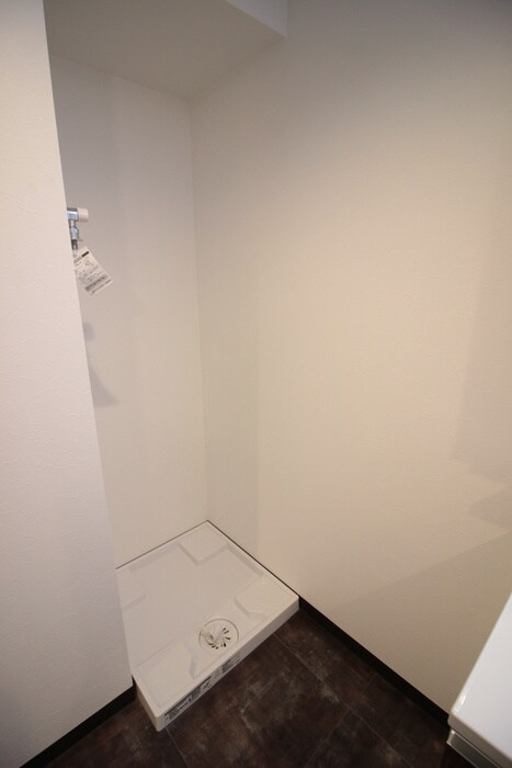物件内観写真10　(洗濯機置場)