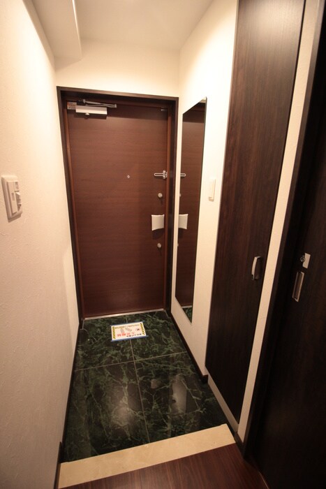 物件内観写真12　(玄関)