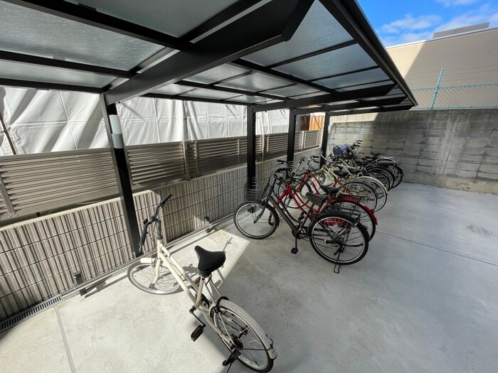 物件外観写真3　(駐輪場)