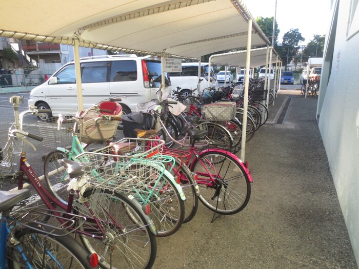 物件外観写真3　(駐輪場)