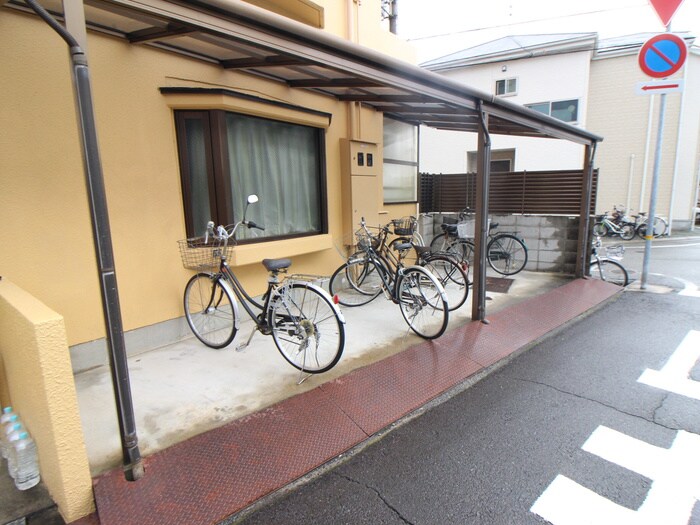 物件外観写真5　(駐輪場)