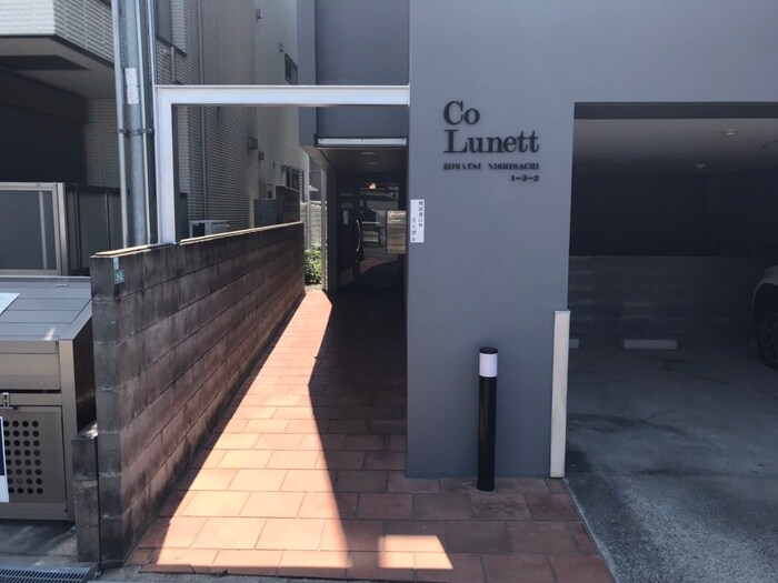 物件外観写真5　(エントランス部分)