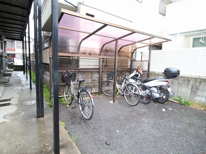 物件外観写真3　(駐輪場)