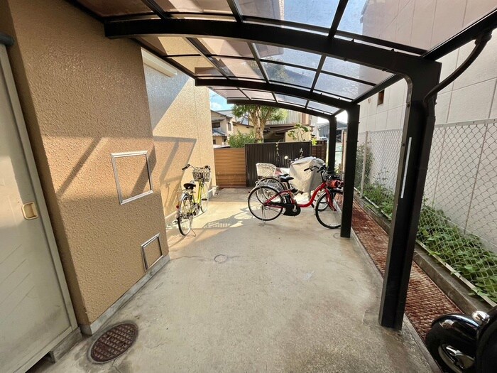 物件外観写真4　(駐輪場)