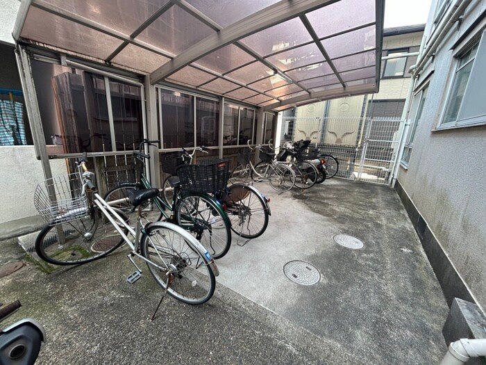 物件外観写真3　(駐輪場)