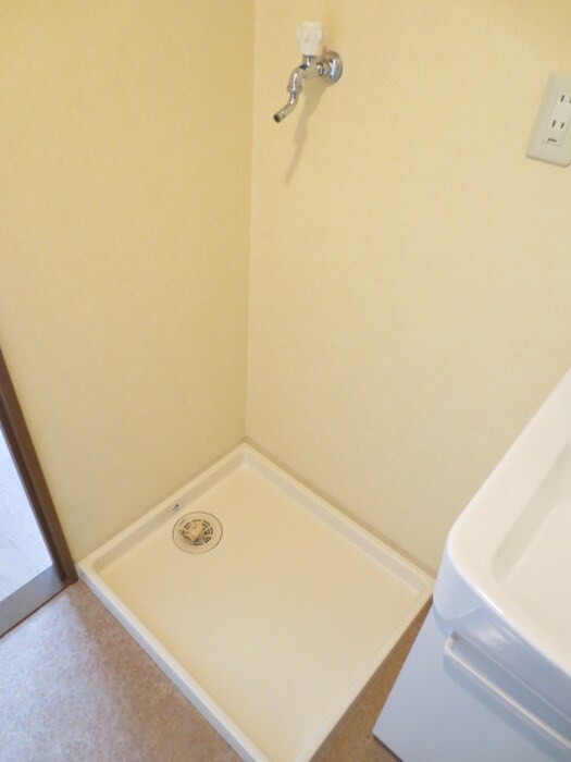 物件内観写真11　(洗濯機置場)