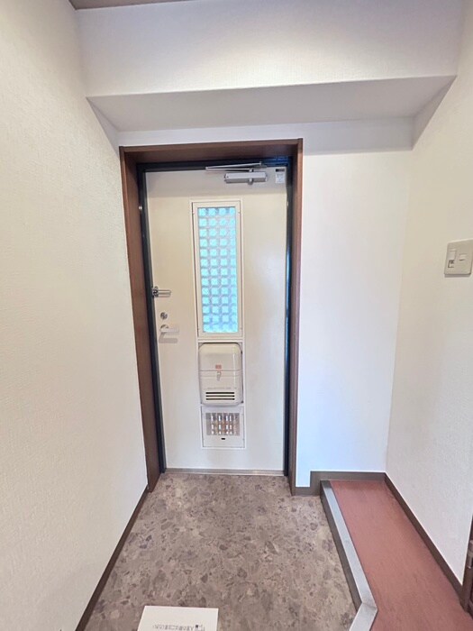 エテルノポッソの玄関