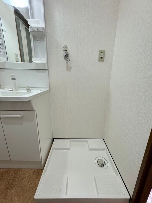 物件内観写真12　(洗濯機置場)