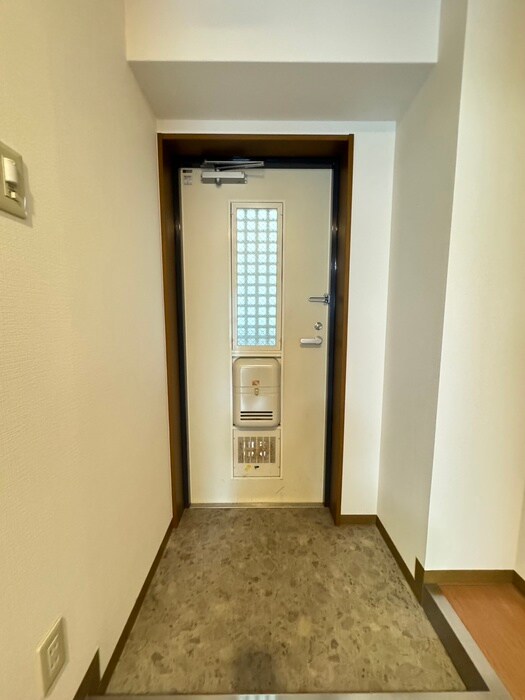 物件内観写真15　(玄関)