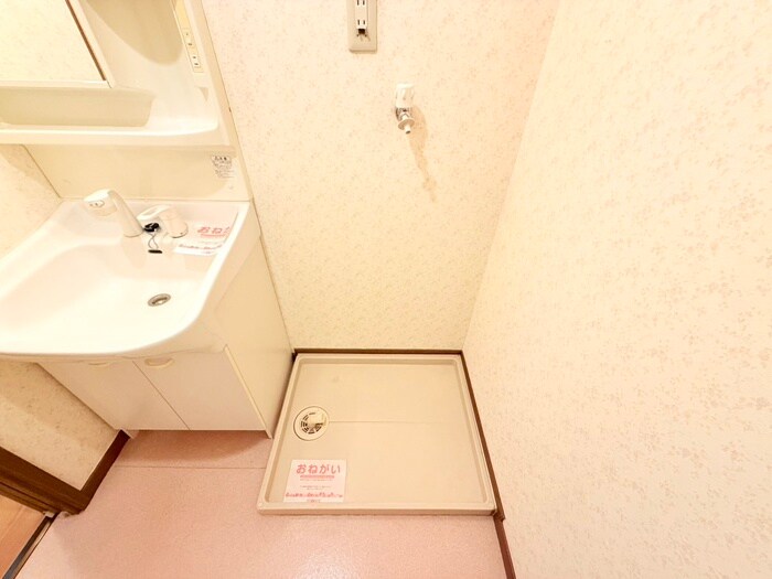 物件内観写真12　(洗濯機置場)