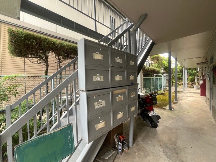 物件外観写真3　(エントランス部分)