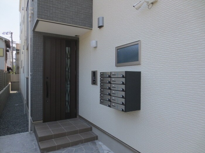 物件外観写真2　(エントランス部分)