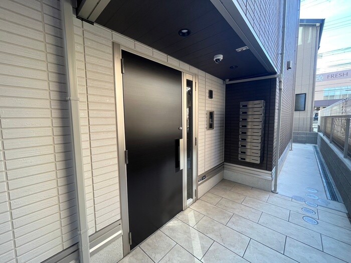 物件外観写真2　(エントランス部分)