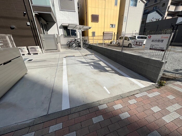 物件外観写真6　(駐車場)