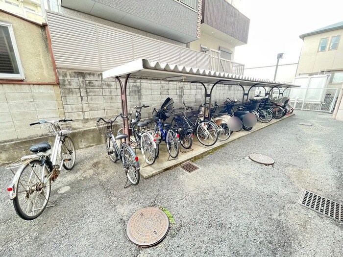物件外観写真3　(駐輪場)