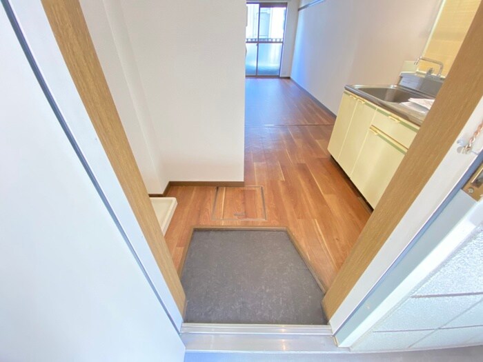 物件内観写真18　(玄関)