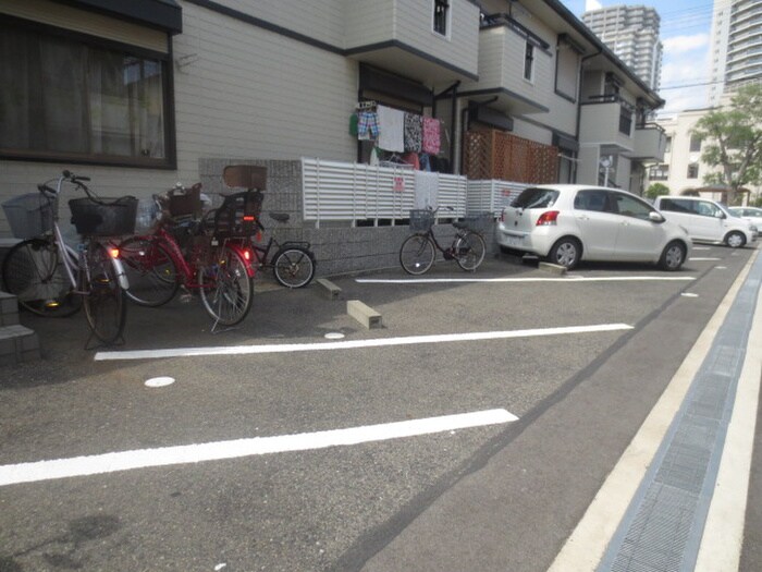 物件外観写真3　(駐車場)