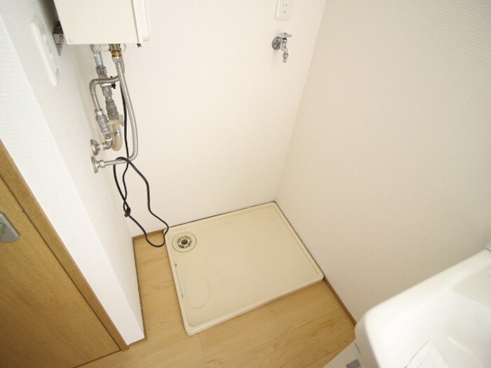 物件内観写真10　(洗濯機置場)