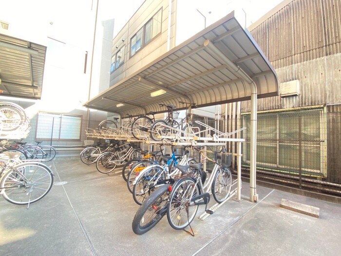 物件外観写真3　(駐輪場)