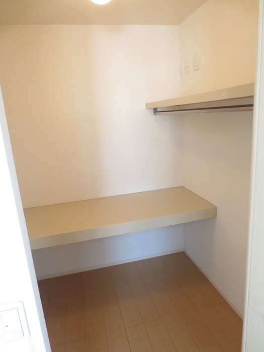 物件内観写真11　(収納)