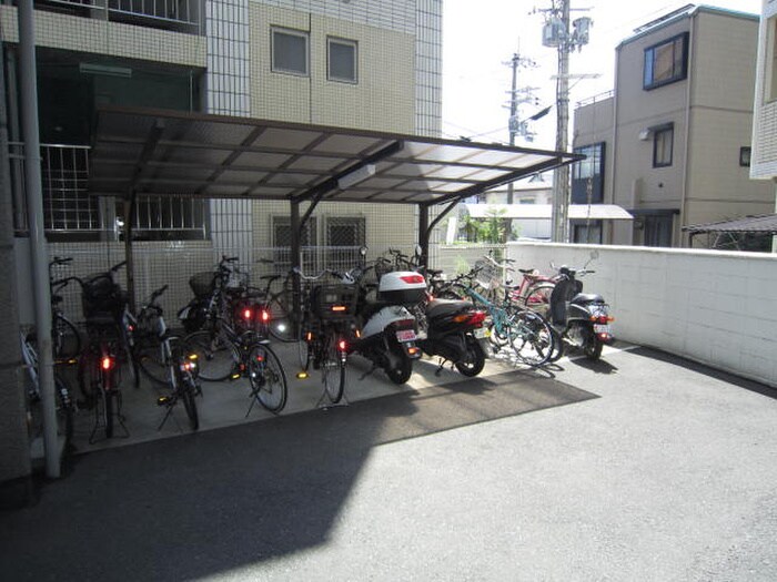 物件外観写真3　(駐輪場)