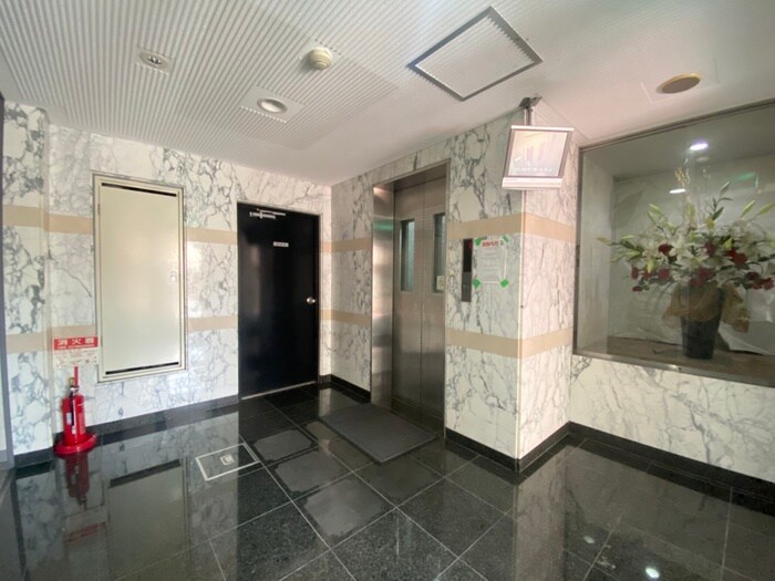 物件外観写真5　(エントランス部分)