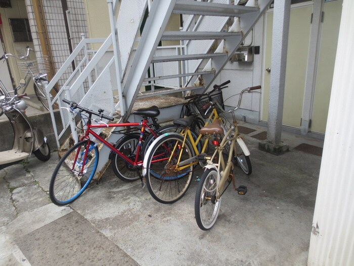 物件外観写真4　(駐輪場)