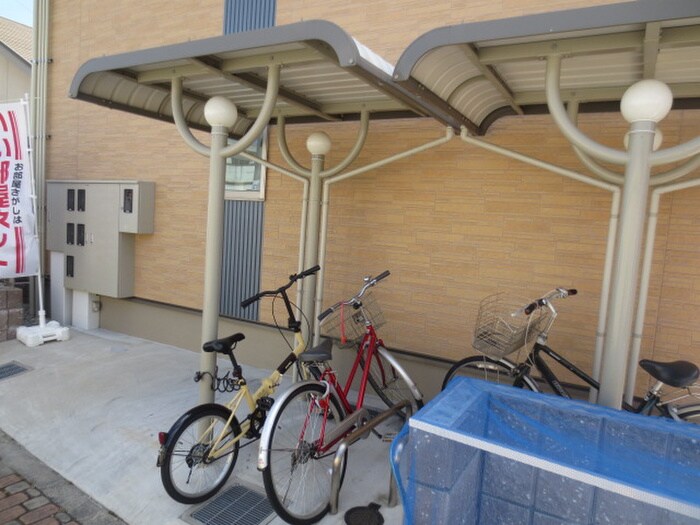 物件外観写真4　(駐輪場)