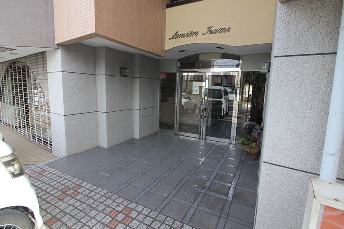 物件外観写真6　(エントランス部分)