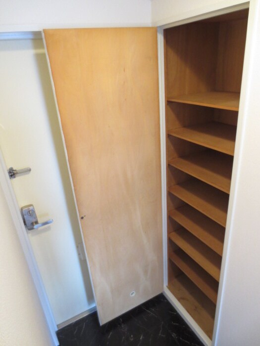 物件内観写真10　(靴箱)