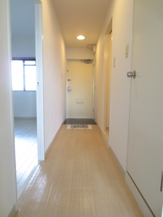 物件内観写真12　(廊下)