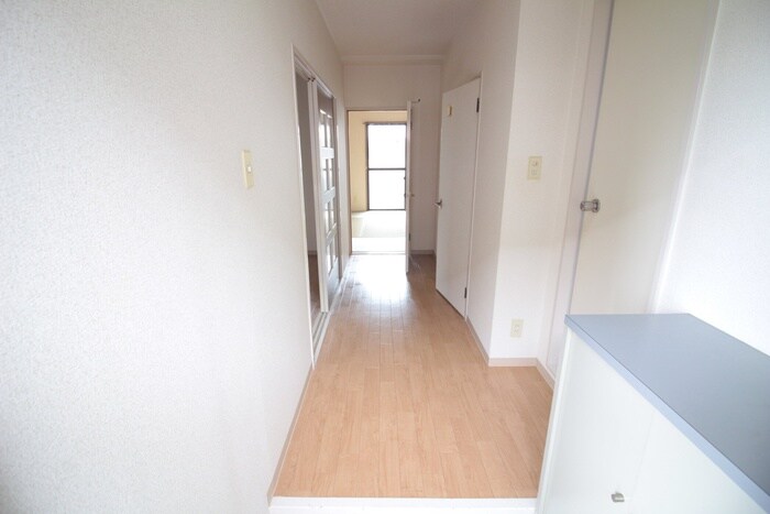 物件内観写真7　(玄関)