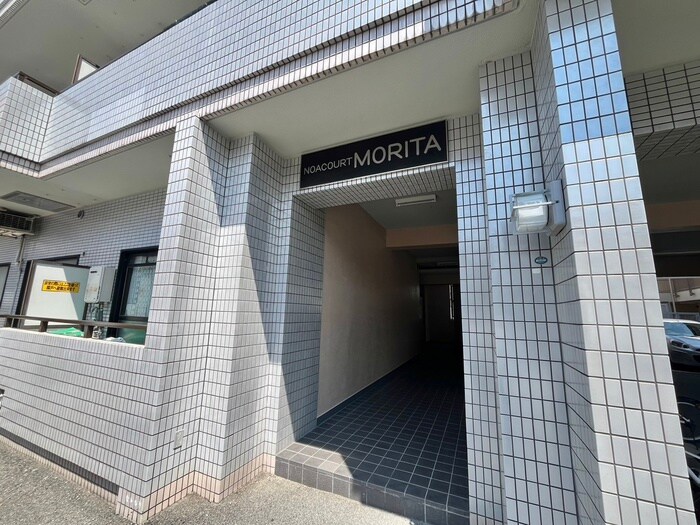 物件外観写真4　(エントランス部分)