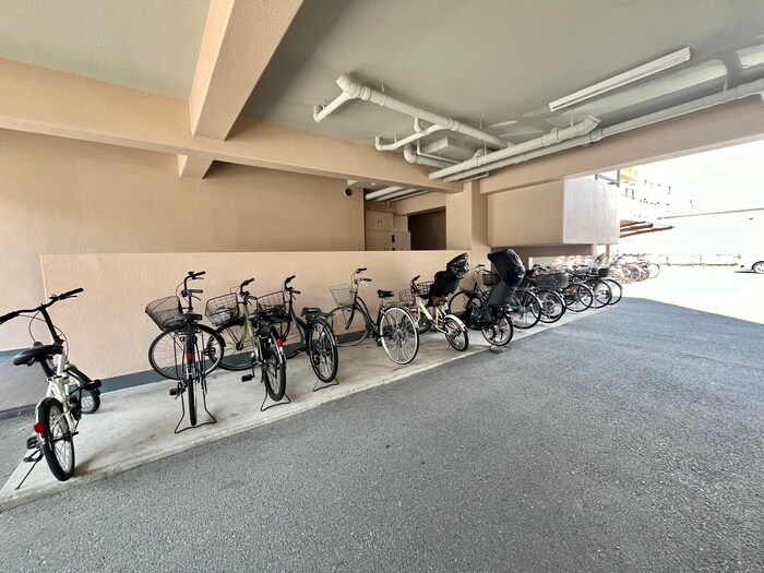 物件外観写真5　(駐車場)