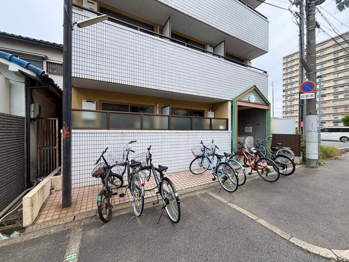 物件外観写真6　(駐輪場)