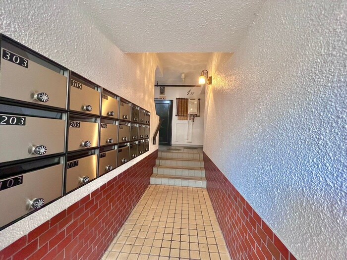 物件外観写真5　(エントランス部分)