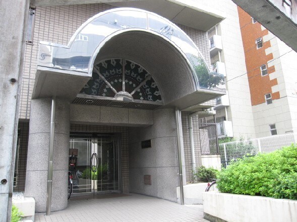 物件外観写真2　(エントランス部分)