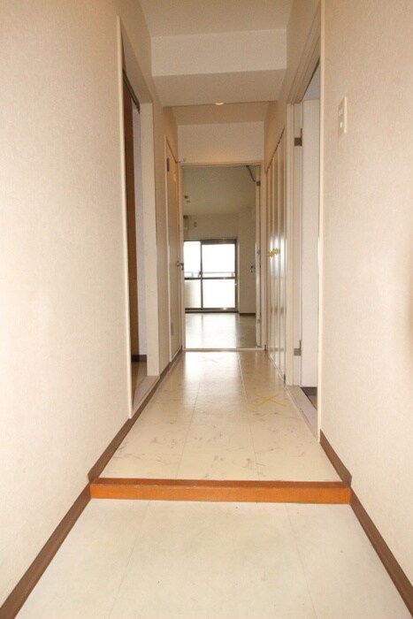 物件内観写真7　(玄関)