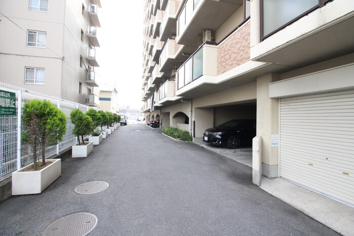 物件外観写真4　(駐車場)