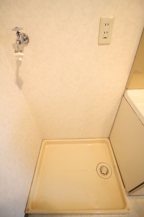 物件内観写真13　(洗濯機置場)