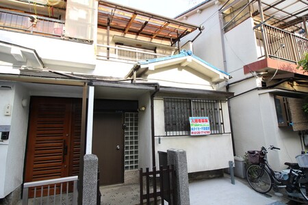 六万寺３丁目貸家外観写真