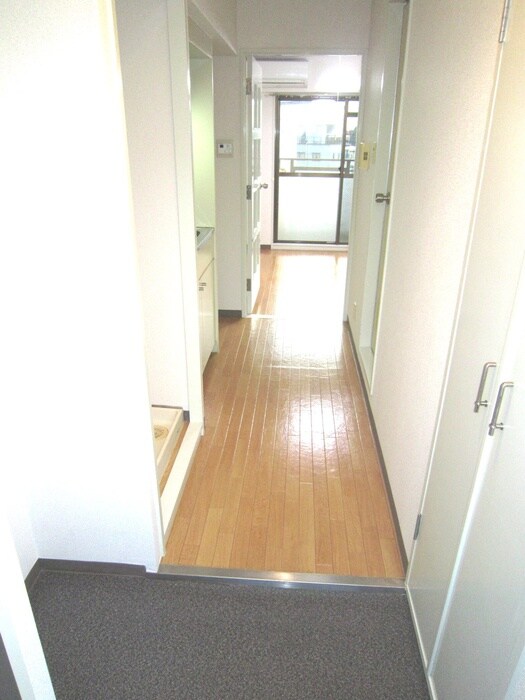 物件内観写真8　(廊下)