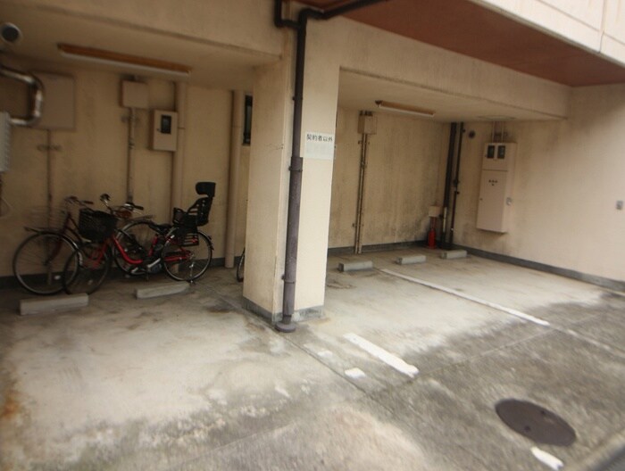 物件外観写真4　(駐車場)